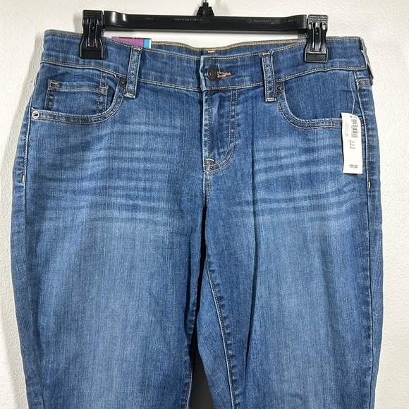 Old Navy The Diva Jean Skinny Short NWT Medium Wash Size 6 - Picture 2 of 10